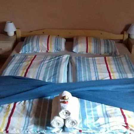 Fruzsi Vendeghaz Gæstehus 3*