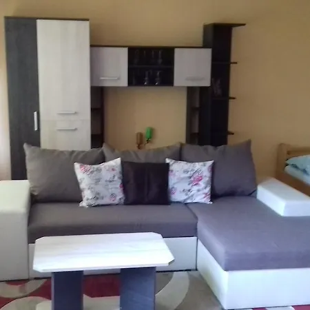 Fruzsi Vendeghaz بيت ضيافة