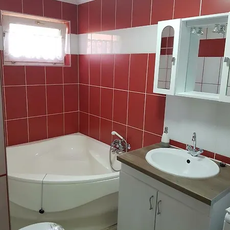 Fruzsi Vendeghaz بيت ضيافة 3*