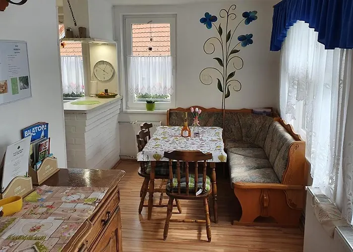 Fruzsi Vendeghaz Szentbekkalla